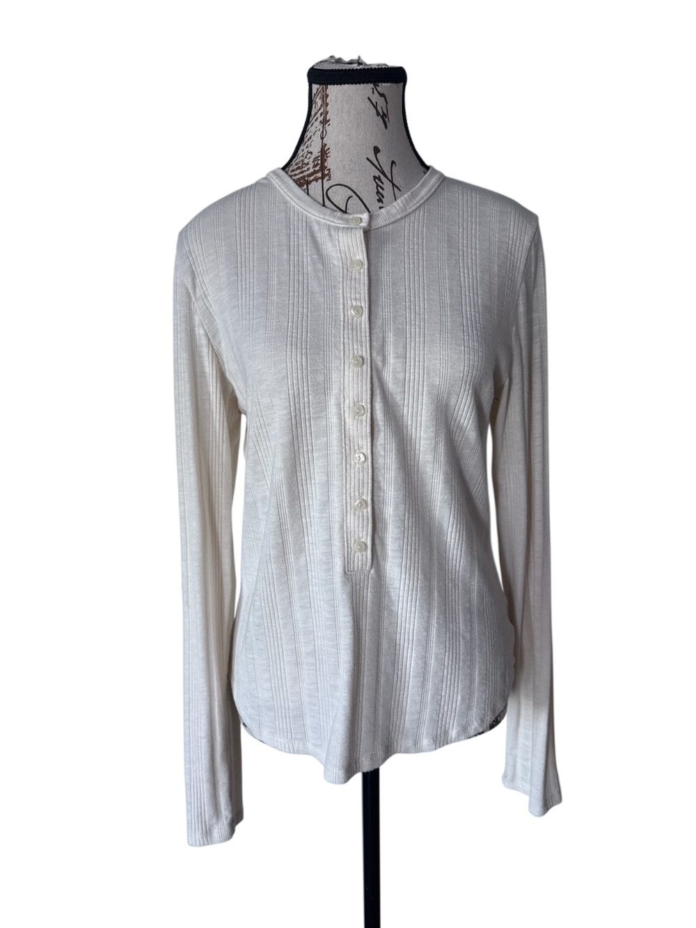 American Eagle Classic Cream Long-Sleeve Henley Top w/ buttons, size XL